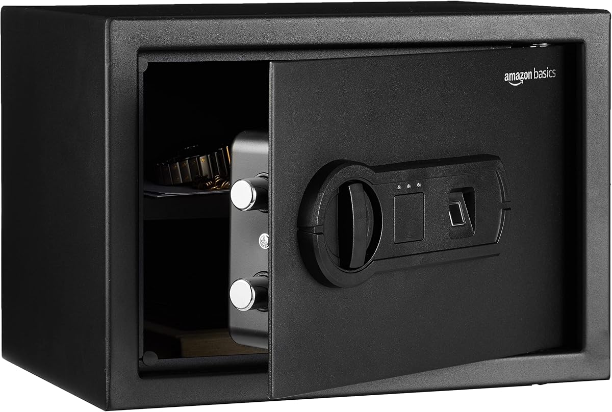 Ver especificaciones técnicas y precio actualizado de Amazon Basics Caja fuerte de acero para casa, con huella dactilar biométrico, protege Fotografía técnica oficial de Amazon Basics Caja fuerte de acero para casa, con huella dactilar biométrico, protege - Vista frontal con fondo blanco